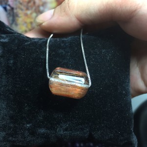 Lu thống đá thạch anh tóc đỏ