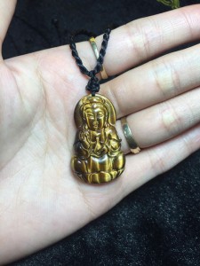 Phật bà quan âm đá mắt hổ nâu vàng