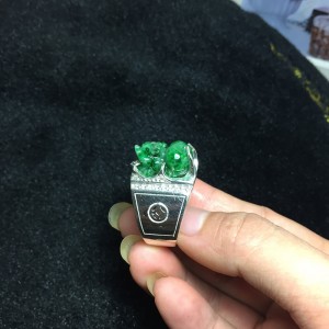 Nhẫn tỳ hưu ngọc jadeit mix bạc nam