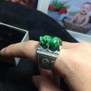 Nhẫn tỳ hưu ngọc jadeit mix bạc nam