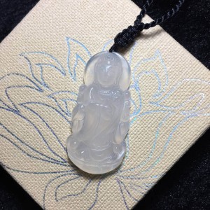 Phật bà quan âm đá mã não trắng