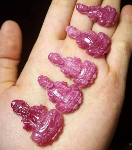 Phật bà quan âm đá ruby
