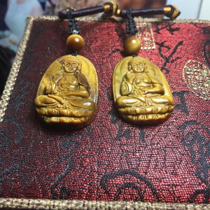 Phật bản mệnh a di đà mắt hổ vàng