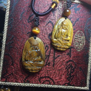 Phật bản mệnh a di đà mắt hổ vàng