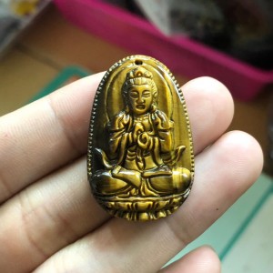 Phật bản mệnh như lai đại nhật mắt hổ vàng