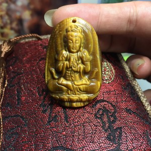 Phật bản mệnh như lai đại nhật mắt hổ vàng