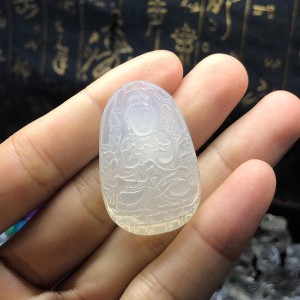 Phật bản mệnh thiên thủ thiên nhãn mã não trắng