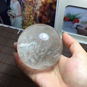 Quả cầu đá thạch anh trắng