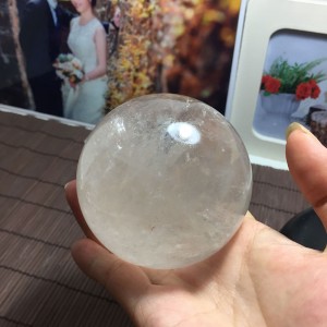 Quả cầu đá thạch anh trắng