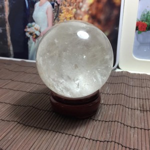 Quả cầu đá thạch anh trắng