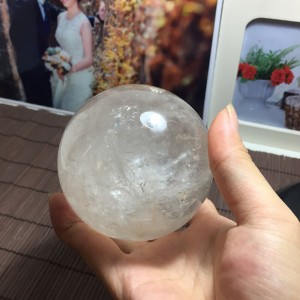 Quả cầu đá thạch anh trắng