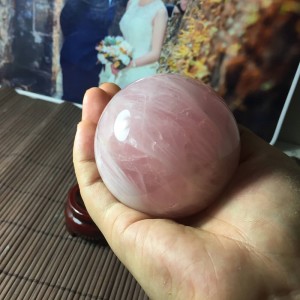 Quả cầu đá thạch anh hồng