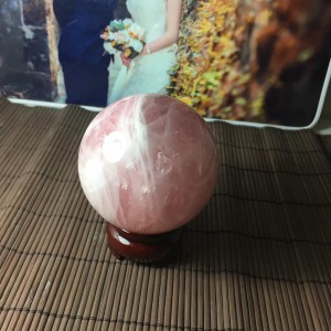 Quả cầu đá thạch anh hồng