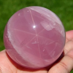 Quả cầu đá thạch anh hồng