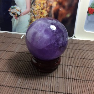 Quả cầu đá thạch anh tím