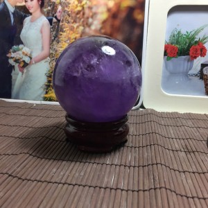 Quả cầu đá thạch anh tím