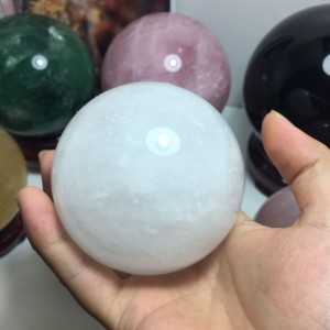 Quả cầu đá thạch anh trắng