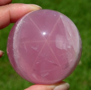 Quả cầu đá thạch anh hồng