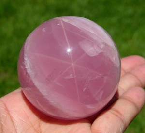 Quả cầu đá thạch anh hồng