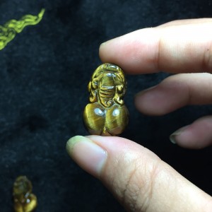 Tỳ hưu đá mắt hổ