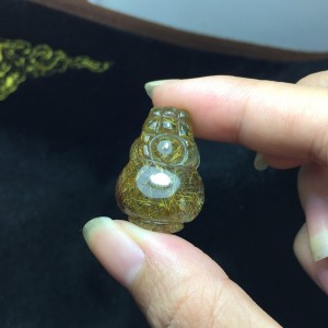 Tỳ hưu đá thạch anh tóc vàng vip