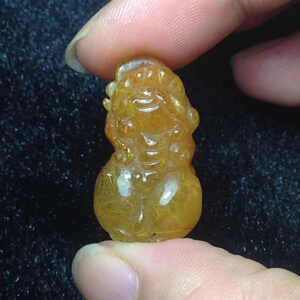 Tỳ hưu đá thạch anh tóc vàng