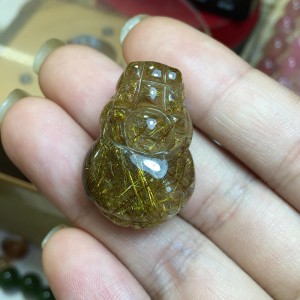 Tỳ hưu đá thạch anh tóc vàng vip