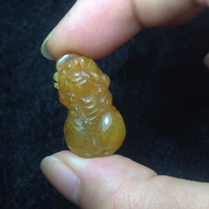 Tỳ hưu đá thạch anh tóc vàng