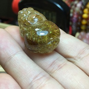 Tỳ hưu đá thạch anh tóc vàng vip