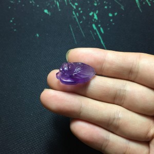 Ve sầu (ngọc thiền) đá thạch anh tím