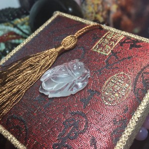 Ve sầu (ngọc thiền) đá thạch anh trắng