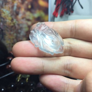 Ve sầu (ngọc thiền) đá thạch anh trắng