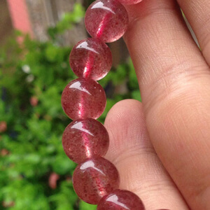 Vòng đá thạch anh dâu tây hồng