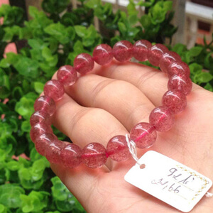 Vòng đá thạch anh dâu tây hồng