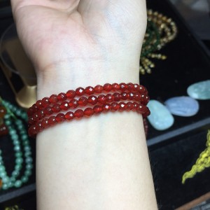 Vòng đá mã não đỏ cắt giác