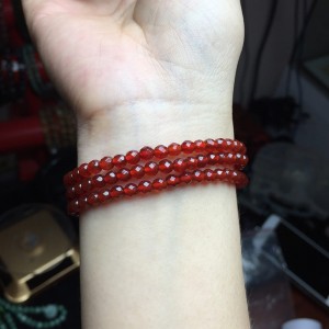 Vòng đá mã não đỏ cắt giác