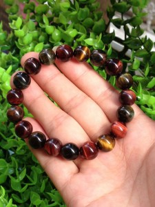 Vòng đá mắt hổ đa sắc