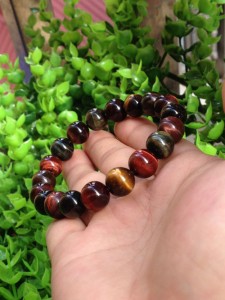 Vòng đá mắt hổ đa sắc