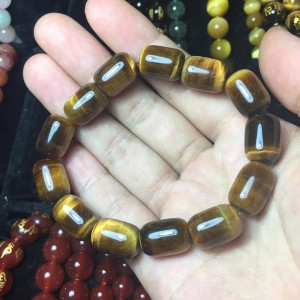 Vòng đá mắt hổ phối lu thống