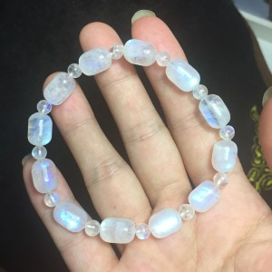Vòng đá mặt trăng - Moonstone phối lu thống