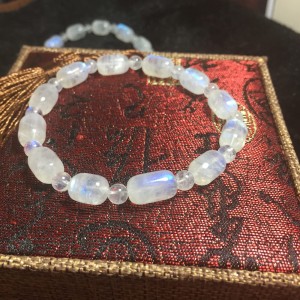 Vòng đá mặt trăng - Moonstone phối lu thống