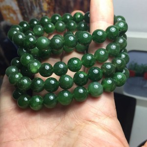 Vòng đá ngọc bích