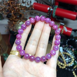 Vòng đá ruby