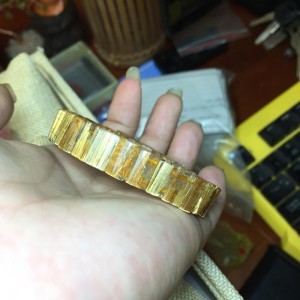 Vòng đá thạch anh tóc vàng dạng bản