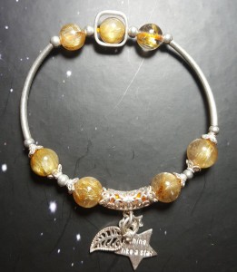 Vòng đá thạch anh tóc vàng mix charm bạc