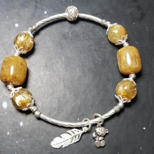 Vòng đá thạch anh tóc vàng mix charm bạc