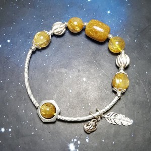 Vòng đá thạch anh tóc vàng mix charm bạc