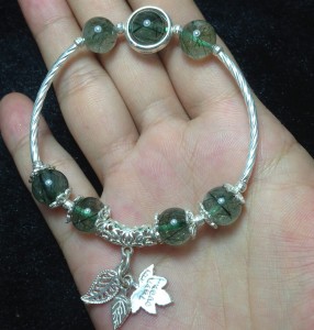 Vòng đá thạch anh tóc xanh mix charm bạc