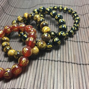 Vòng đá onyx khắc kinh phật