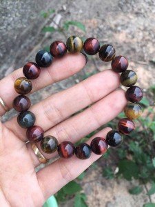 Vòng đá mắt hổ đa sắc